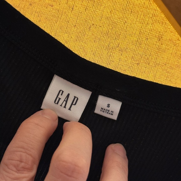 GAP Black Ribbed Tank Top - Picture 2 of 4